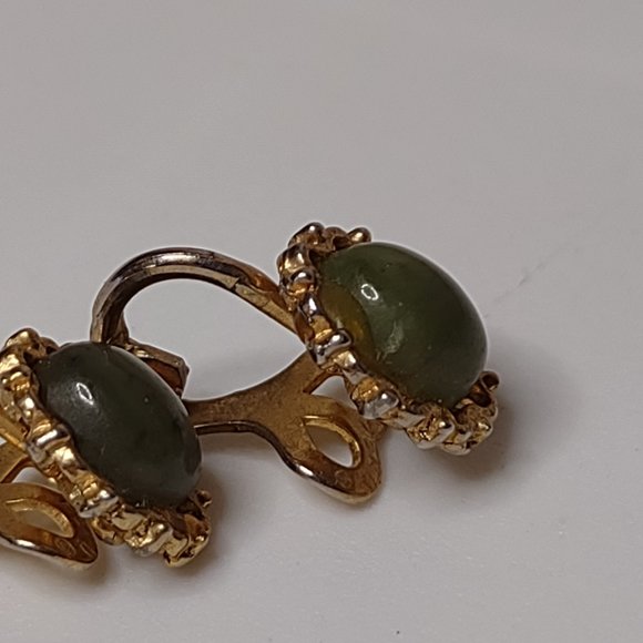 Vintage Green And Gold Tone Clip On Earrings - Picture 7 of 15